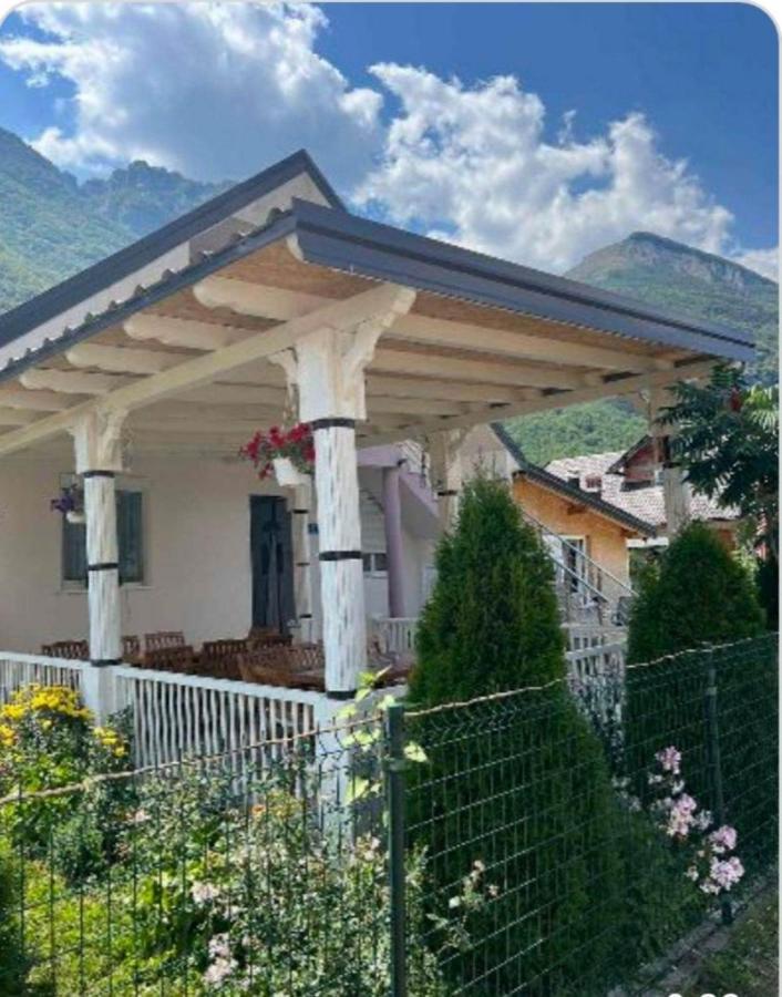 Lola Guest House Vusanje Bagian luar foto