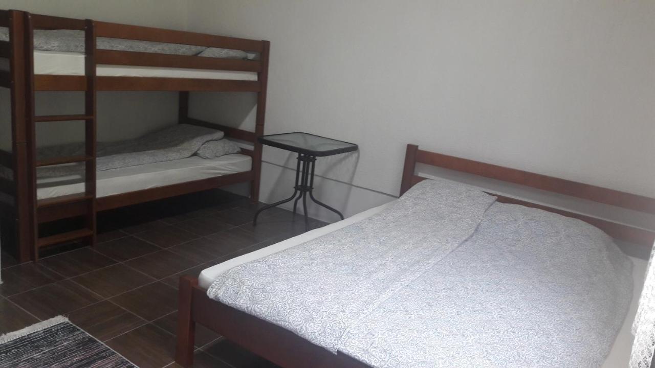 Lola Guest House Vusanje Bagian luar foto