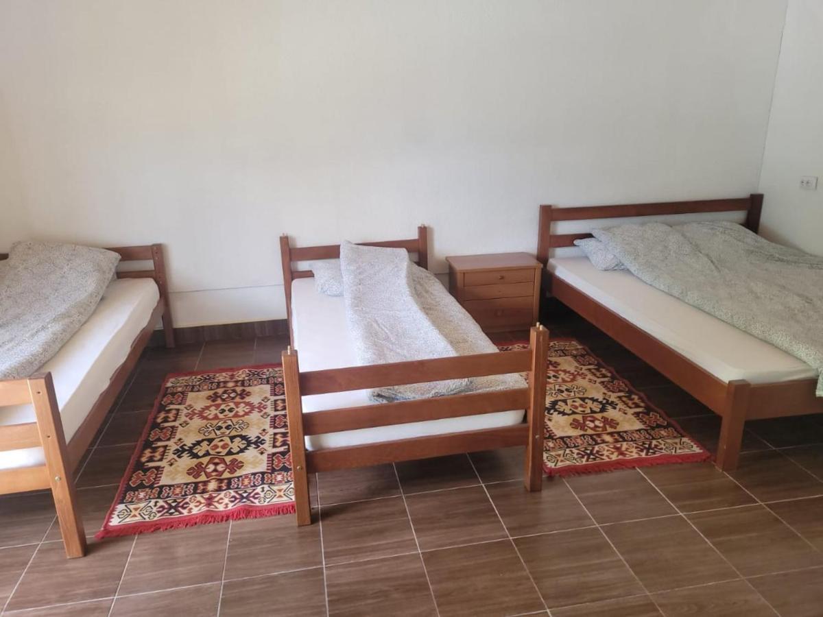 Lola Guest House Vusanje Bagian luar foto