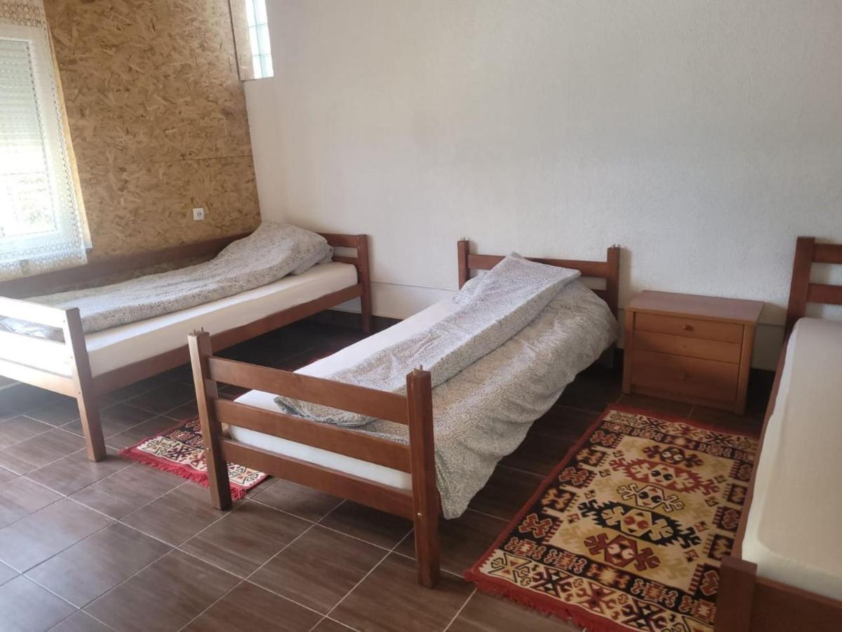 Lola Guest House Vusanje Bagian luar foto