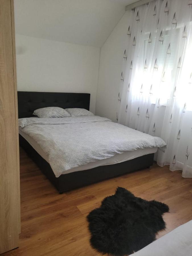 Lola Guest House Vusanje Bagian luar foto