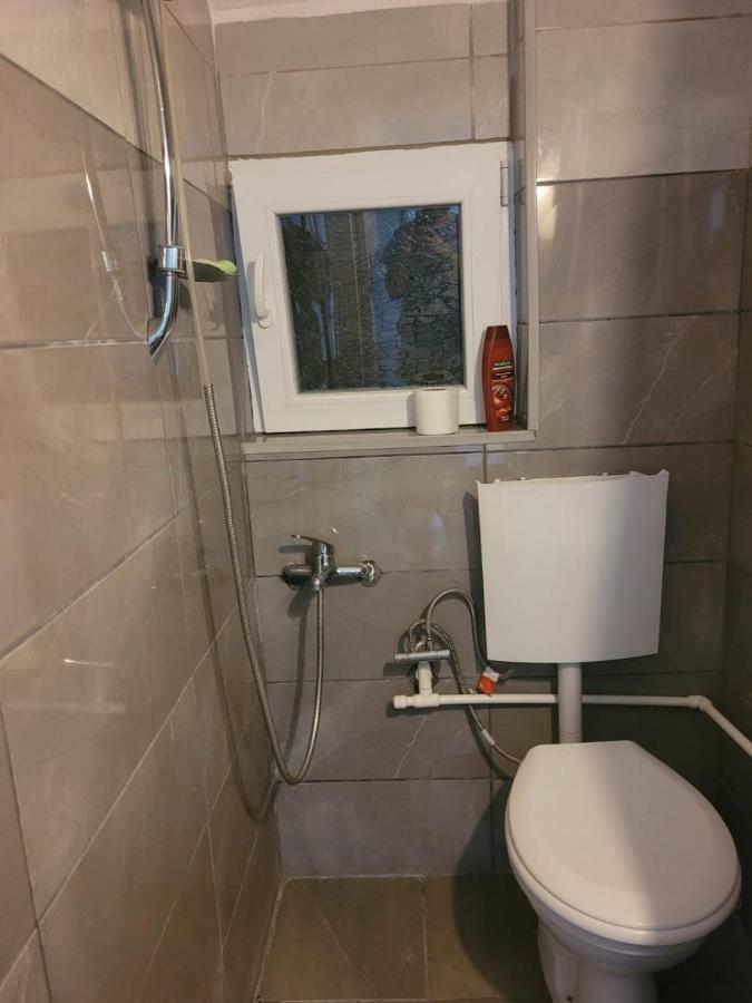 Lola Guest House Vusanje Bagian luar foto