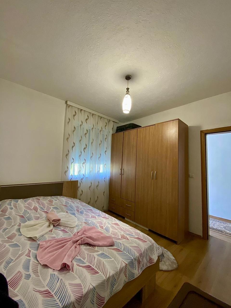 Lola Guest House Vusanje Bagian luar foto